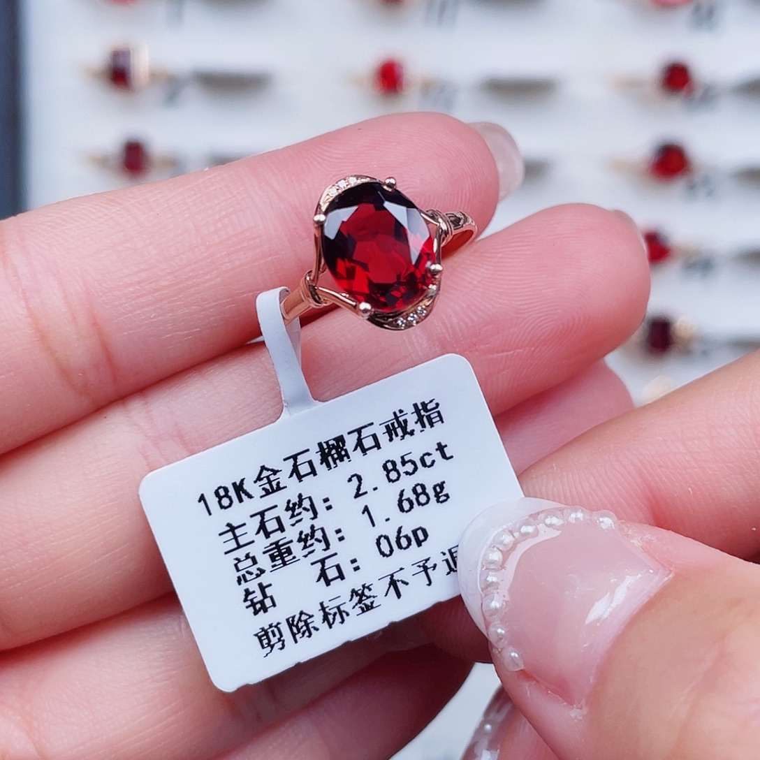 戒指18K金镶嵌石榴石