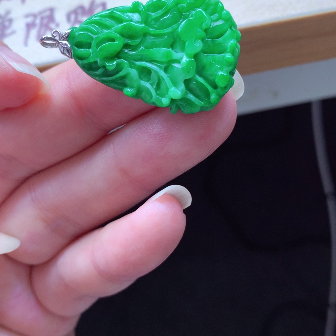 翡翠颈饰18K金镶嵌吊坠