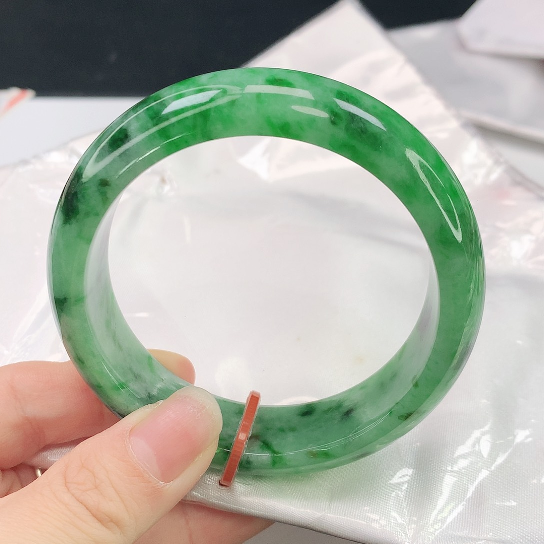 翡翠手镯未镶嵌辣阳绿轮胎手镯