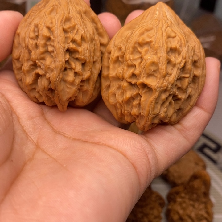 吊坠文玩核桃大枯石