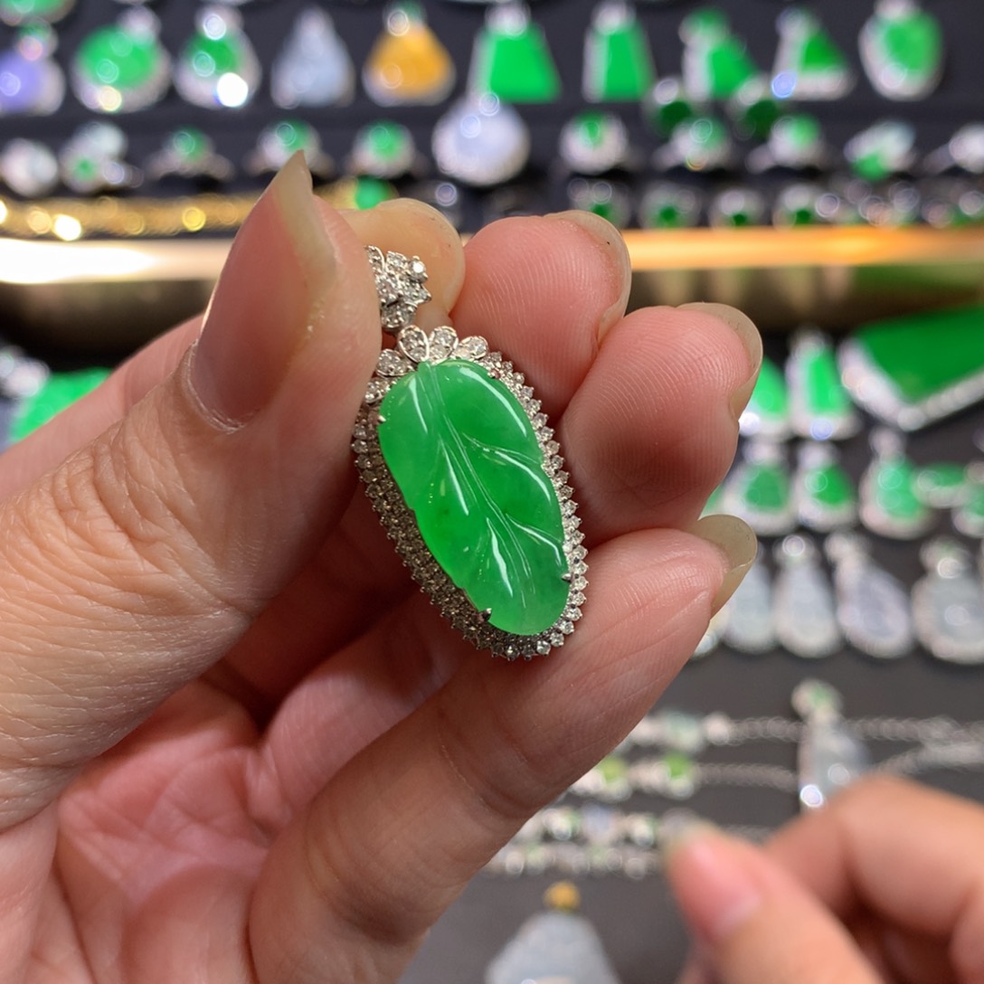 翡翠吊坠(不含链)18K金镶嵌