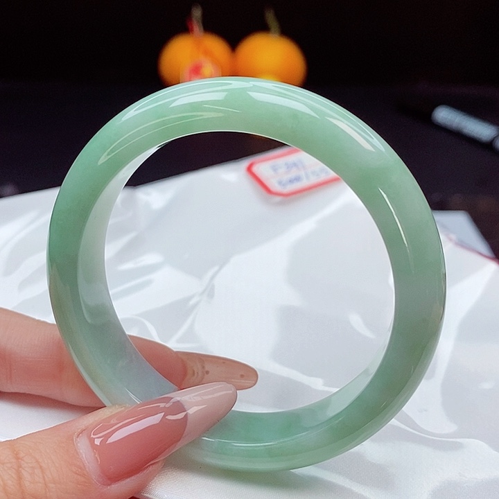 翡翠手镯未镶嵌55圈