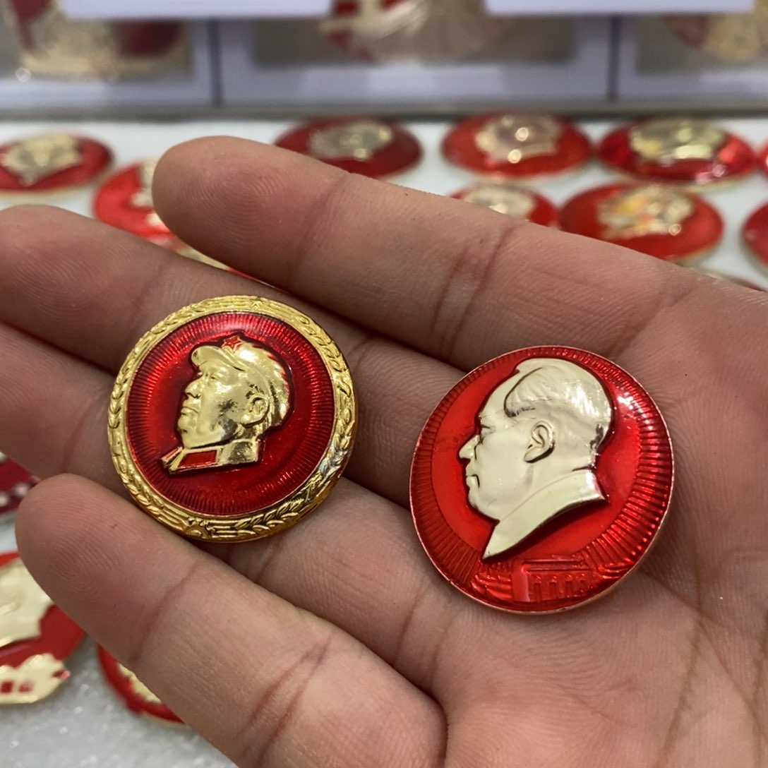 铝用****4红色纪念章文武一对小章微瑕