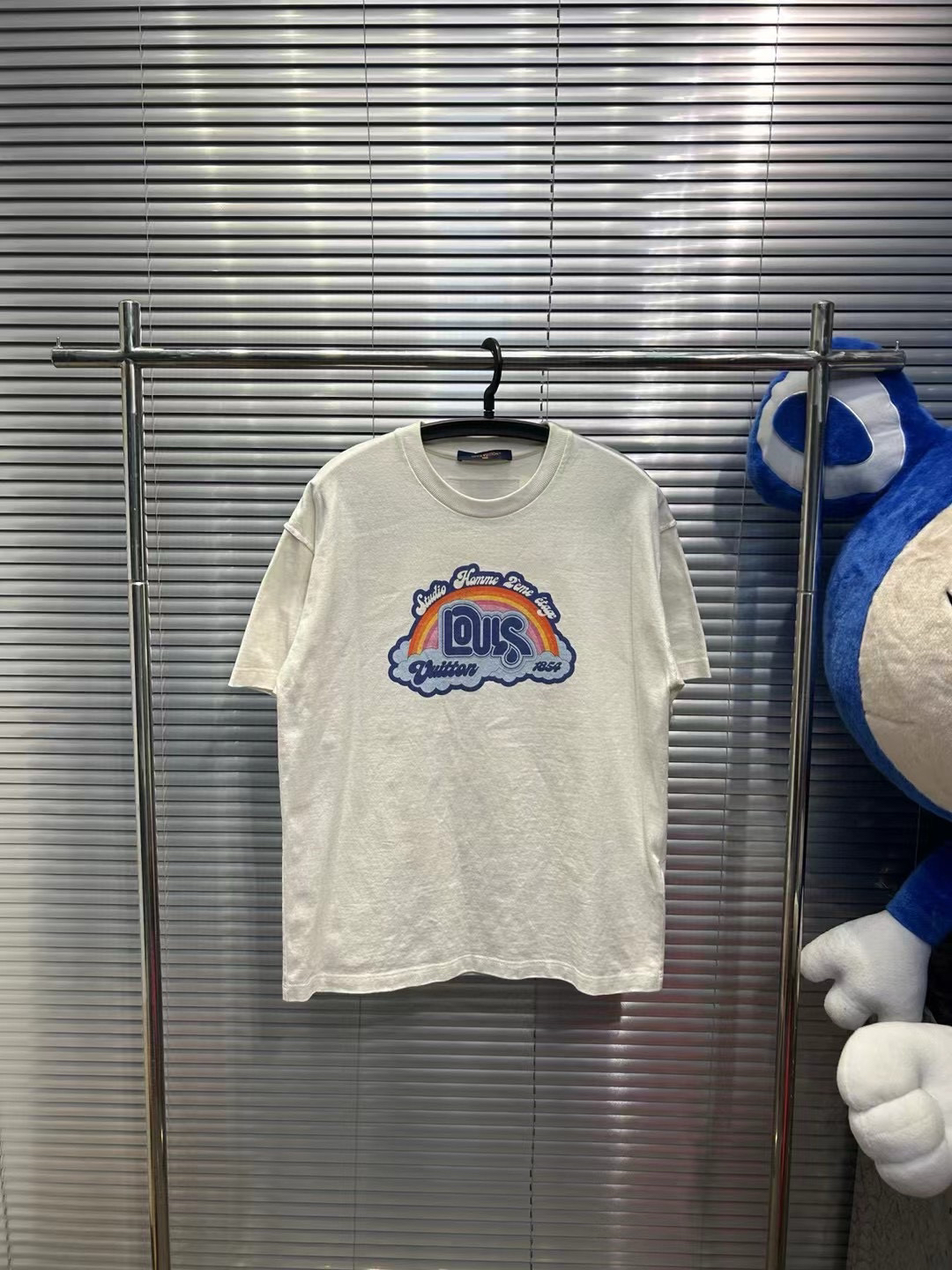 99新 LouisVuitton/路易威登 经典爆 胸前彩虹印花短袖/m码