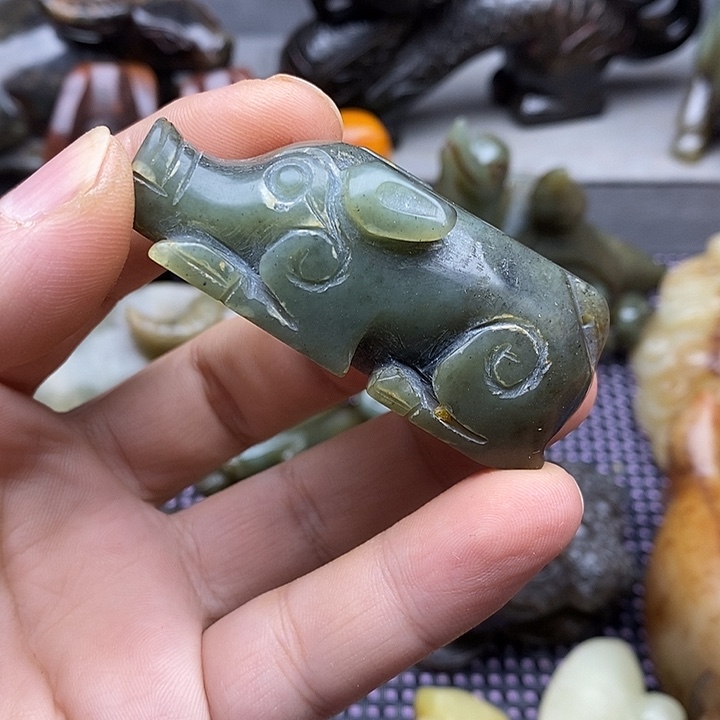 未镶嵌蛇纹石玉颈饰