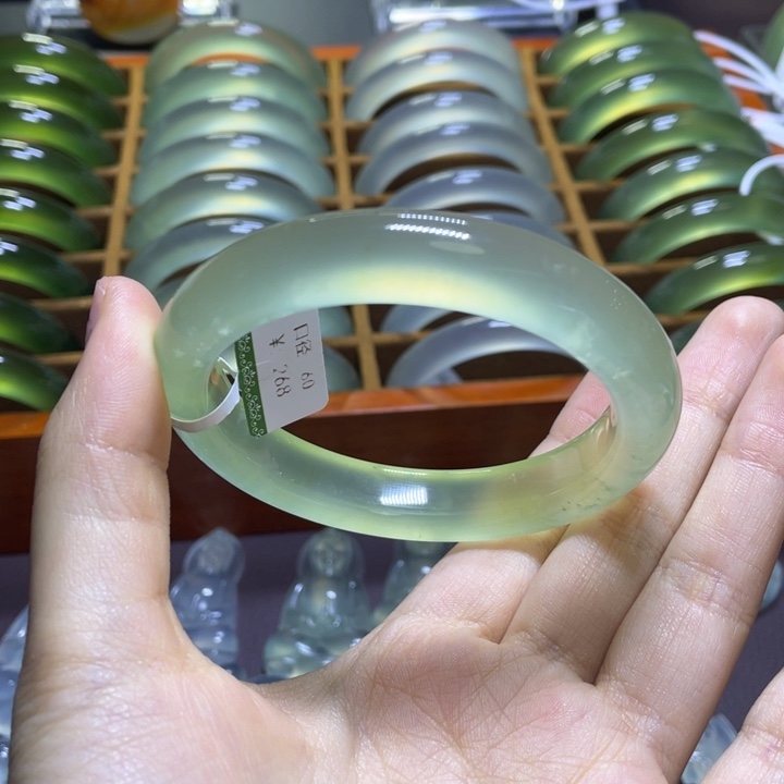 蛇纹石玉手镯未镶嵌60