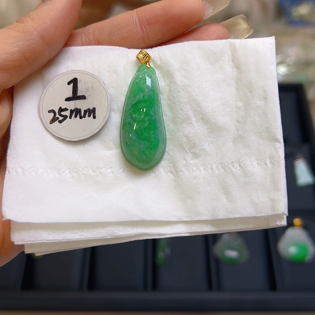 翡翠颈饰18K金镶嵌翡翠