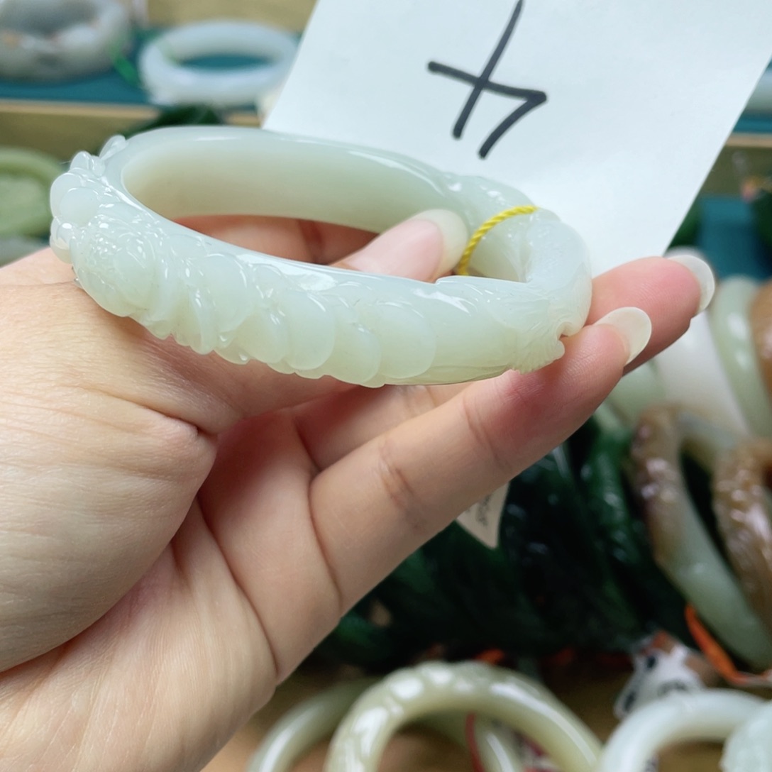 未镶嵌手镯和田玉圈口56