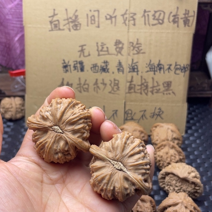 超***～吊坠文玩核桃白狮子不退不换有黄