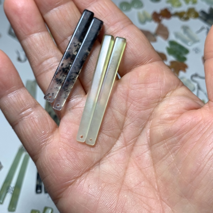 别***柔蛇纹石玉未镶嵌耳环