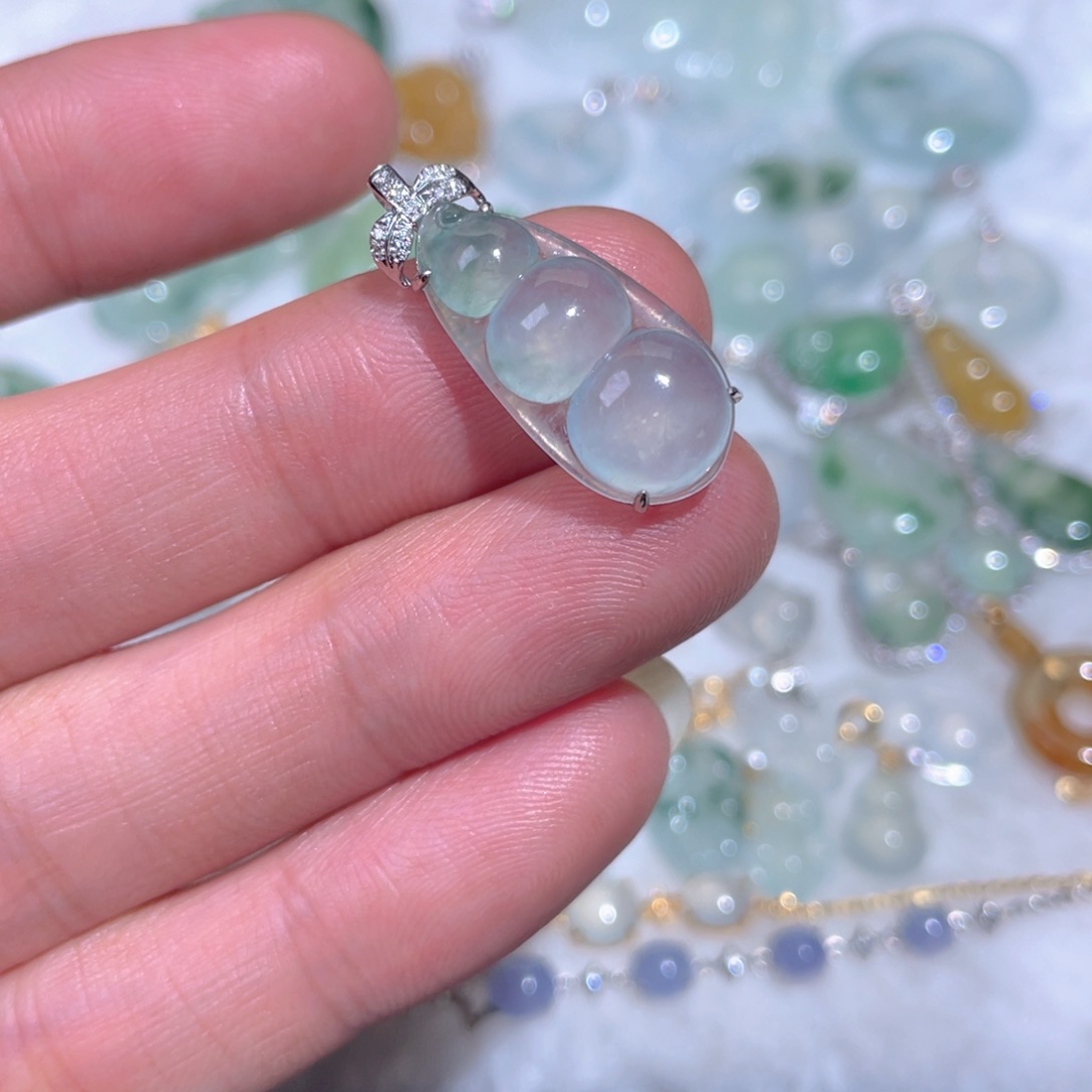 翡翠18K金镶嵌颈饰翡翠