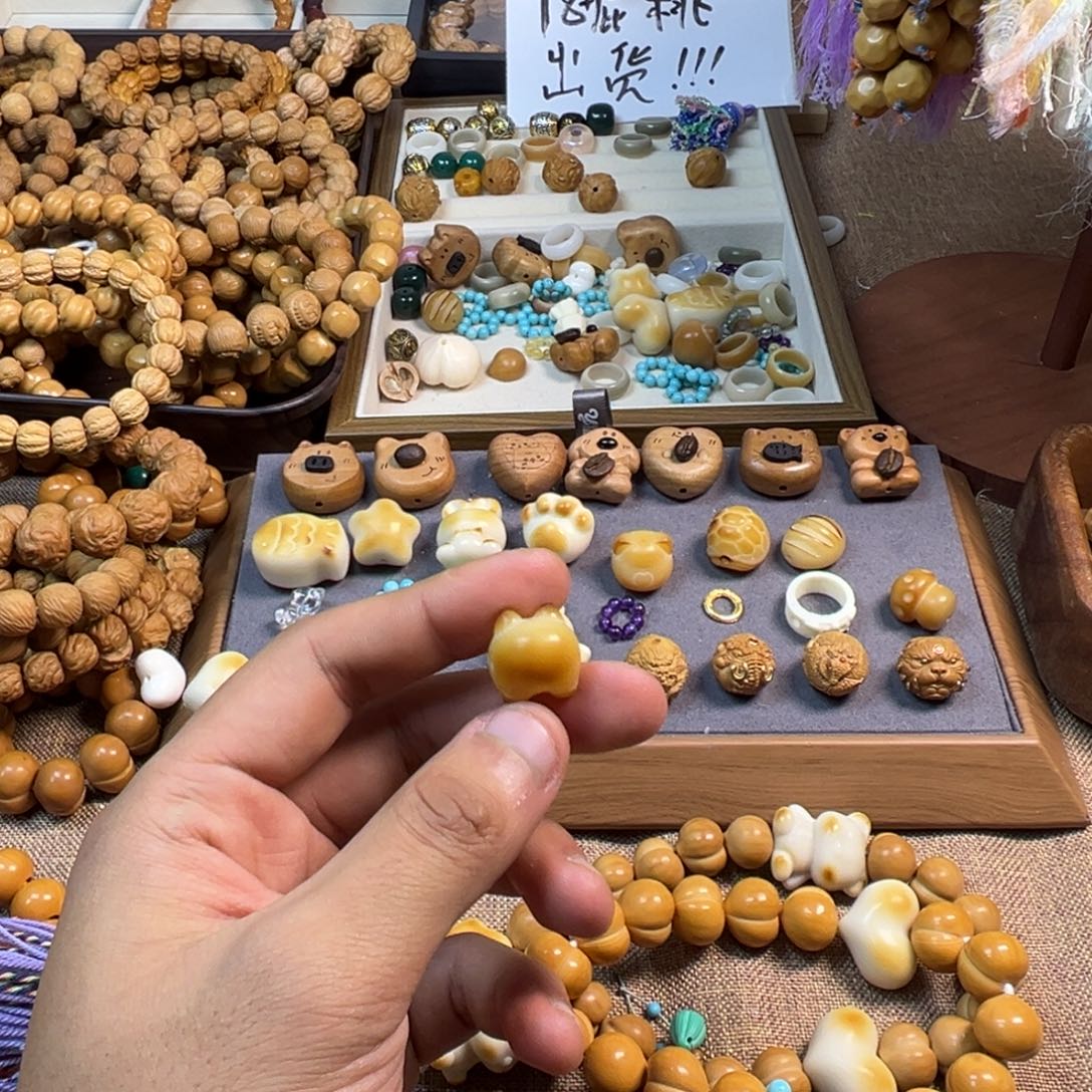 小***学手串猴头核桃配饰屁屁