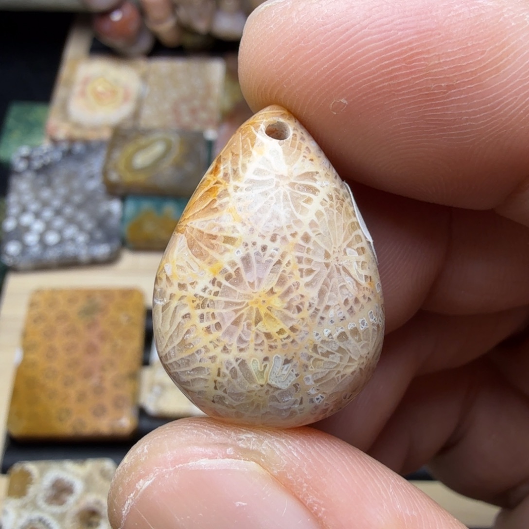 硅化玉未镶嵌纯天然色有机玉石保真色