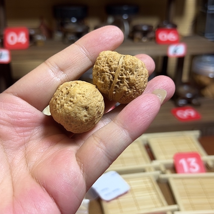 狐***涂吊坠文玩核桃密石三棱31尺