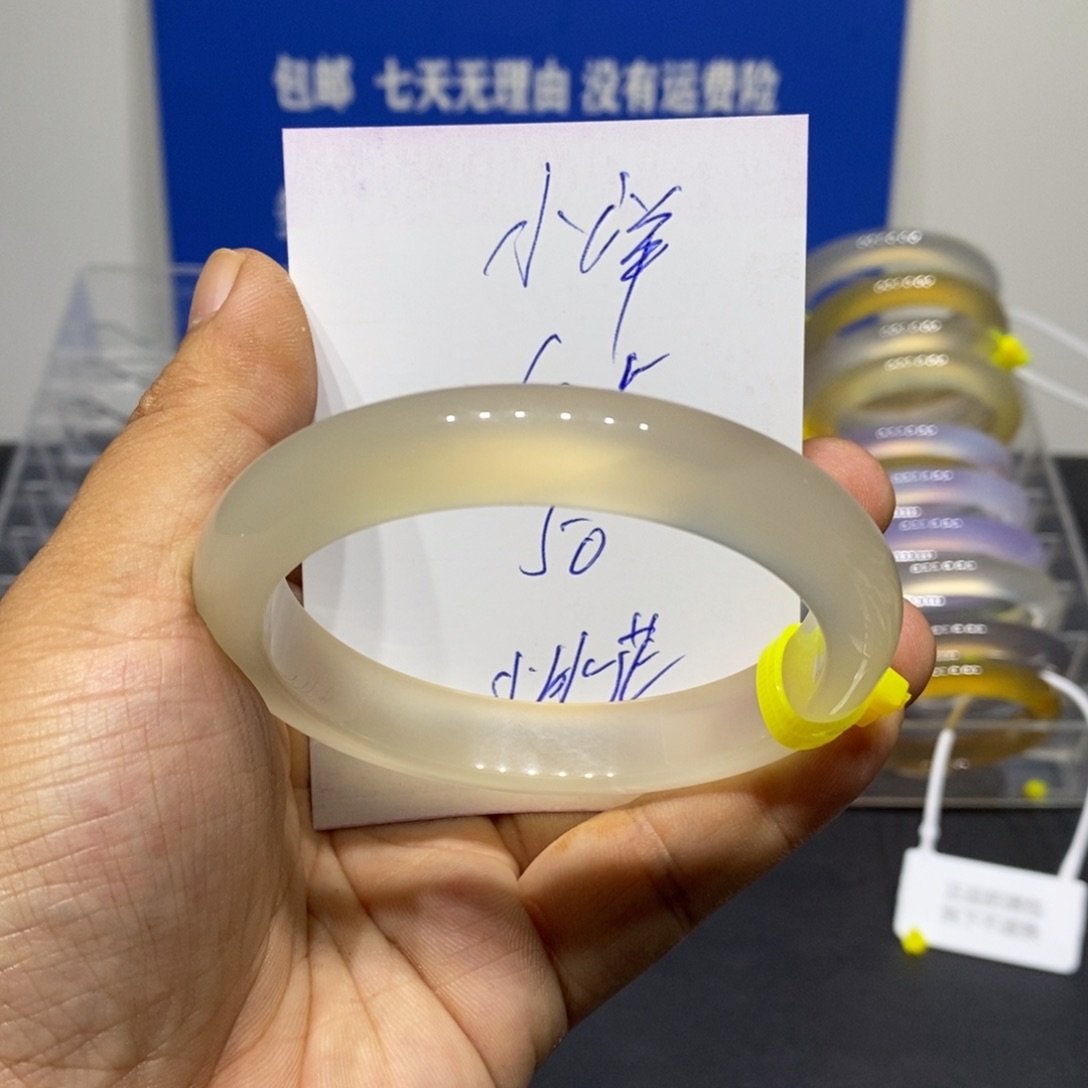 幸***洋玛瑙/玉髓未镶嵌手镯