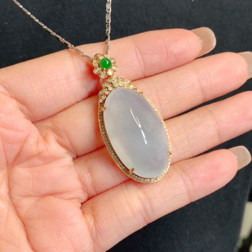 【闪购商品】颈饰18K金镶嵌翡翠蛋面