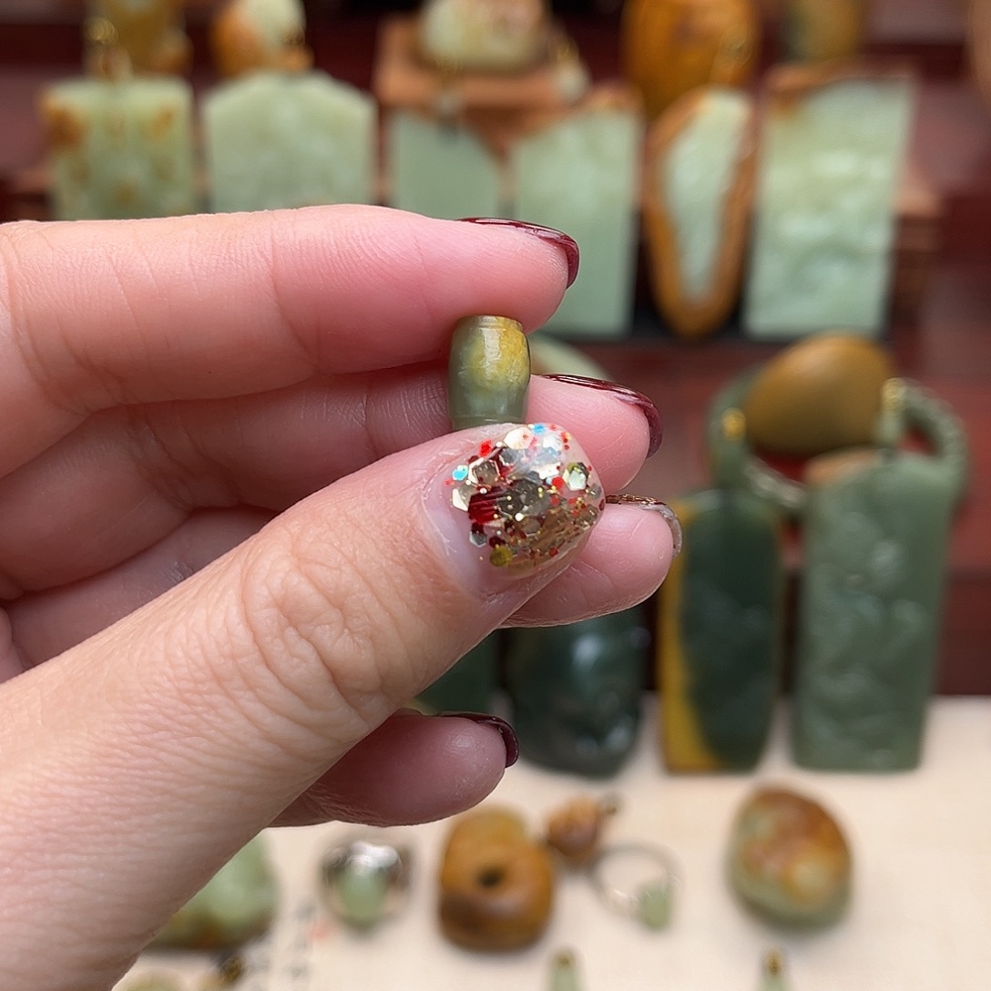 H***J岫岩河磨玉（透闪石质玉）未镶嵌颈饰