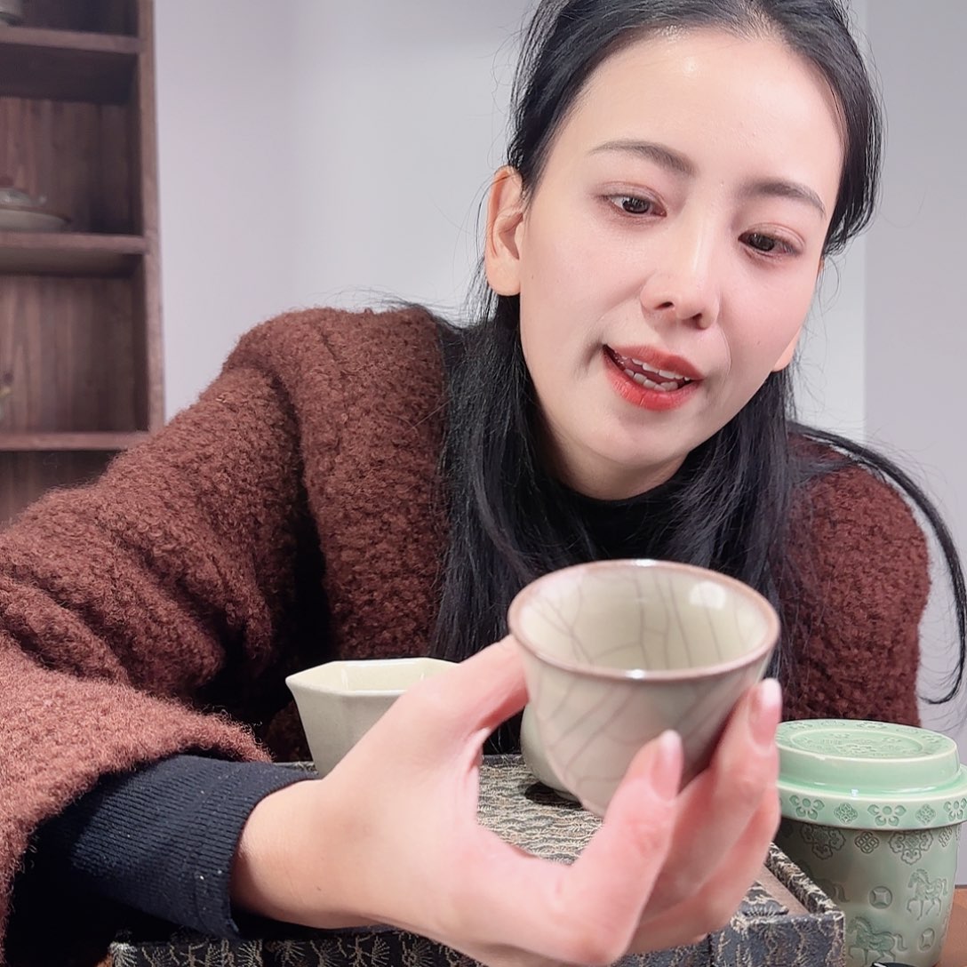 摆件瓷哥窑金丝铁线