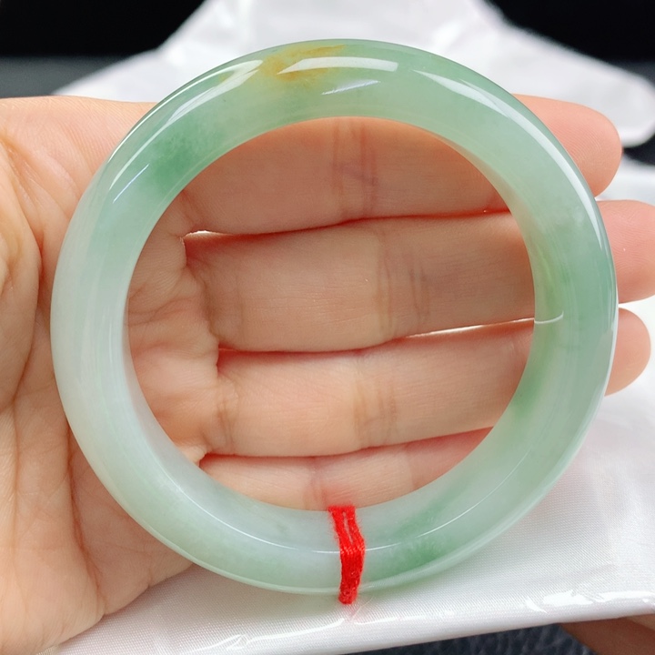 翡翠手镯未镶嵌黄加绿53