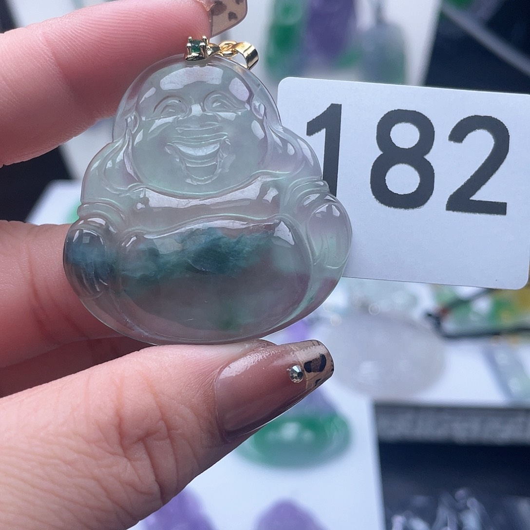 翡翠吊坠(赠链)未镶嵌