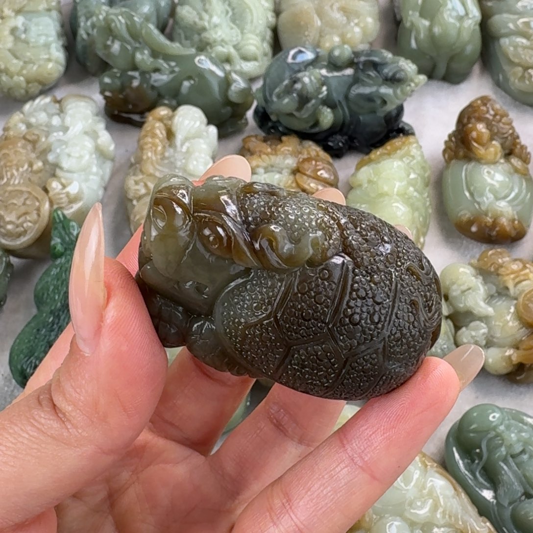 和田玉未镶嵌把件