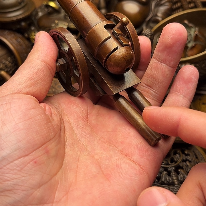 精美铜器做工精湛 