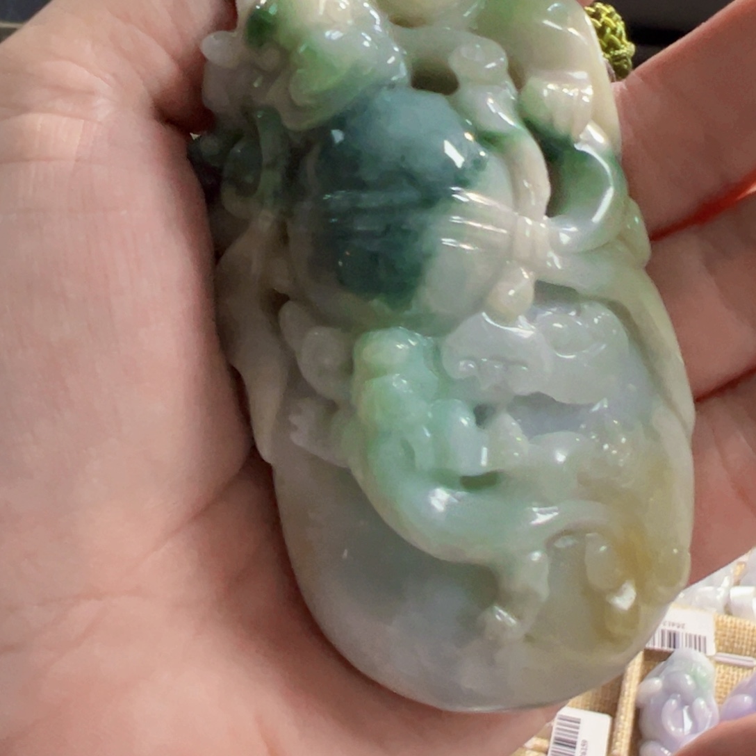 翡翠未镶嵌颈饰挂件