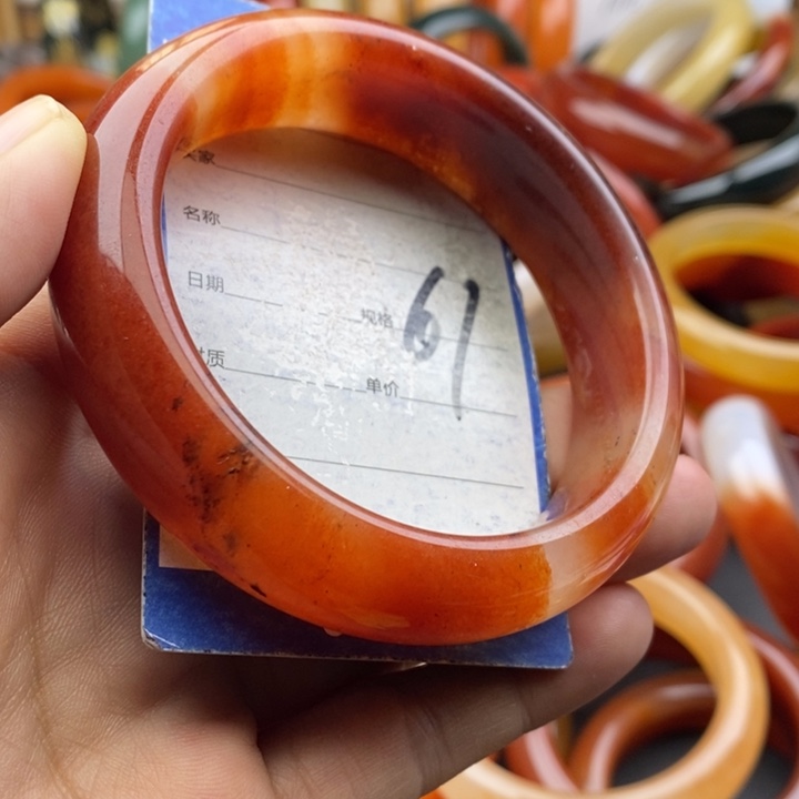 未镶嵌手镯石英质玉