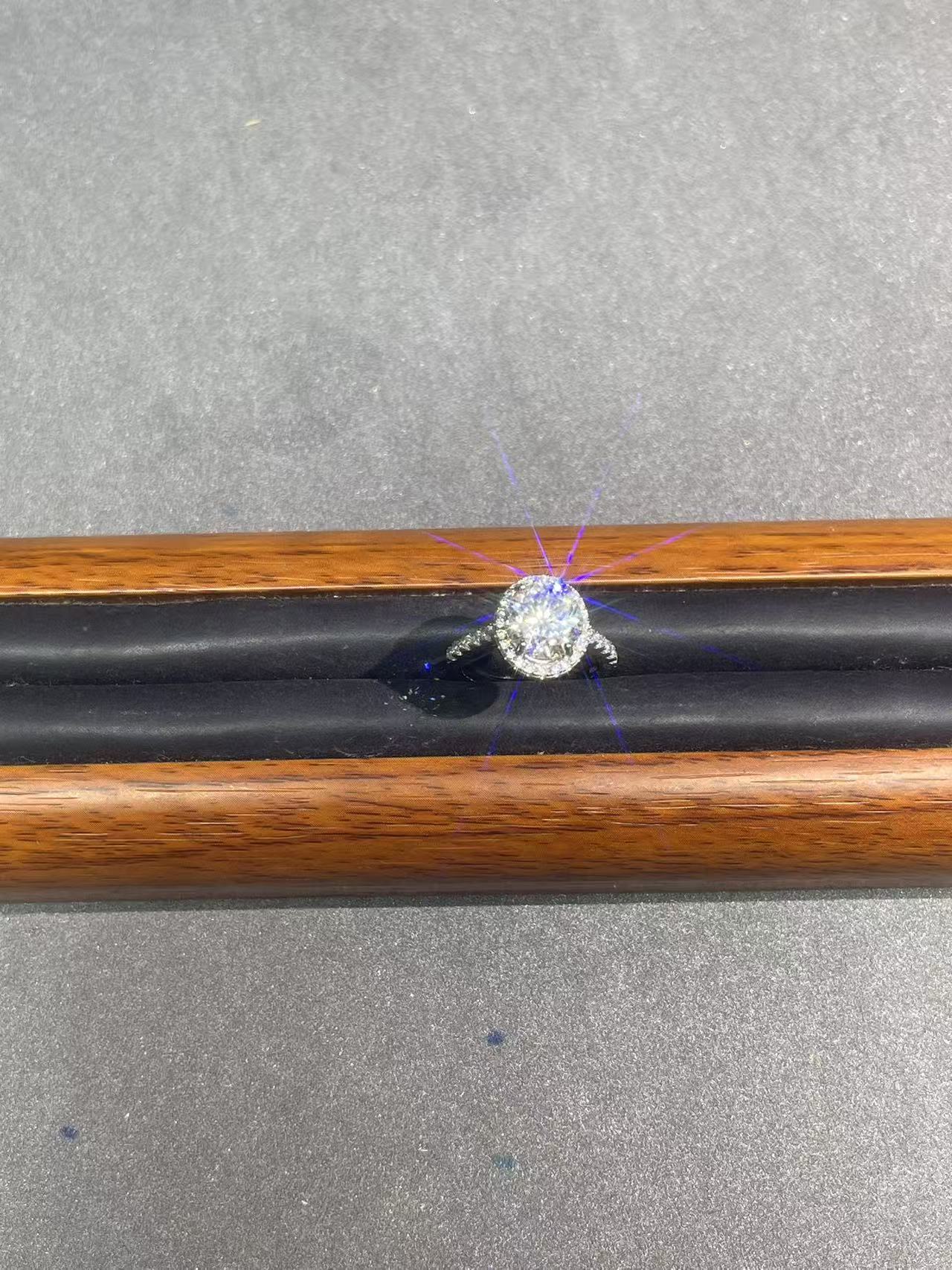 d79白色满镶方包戒指多样发