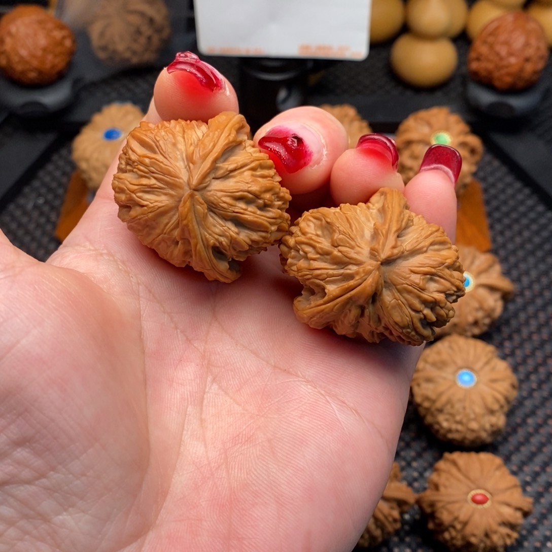 文玩核桃把件白狮子异性（小兔子）39尺