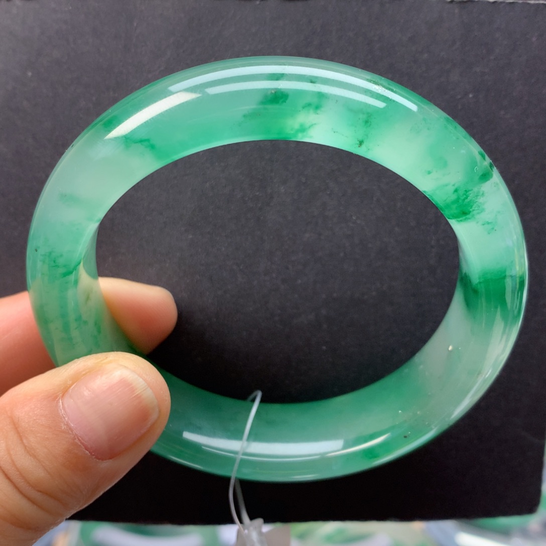 石英质玉未镶嵌手镯小*猪