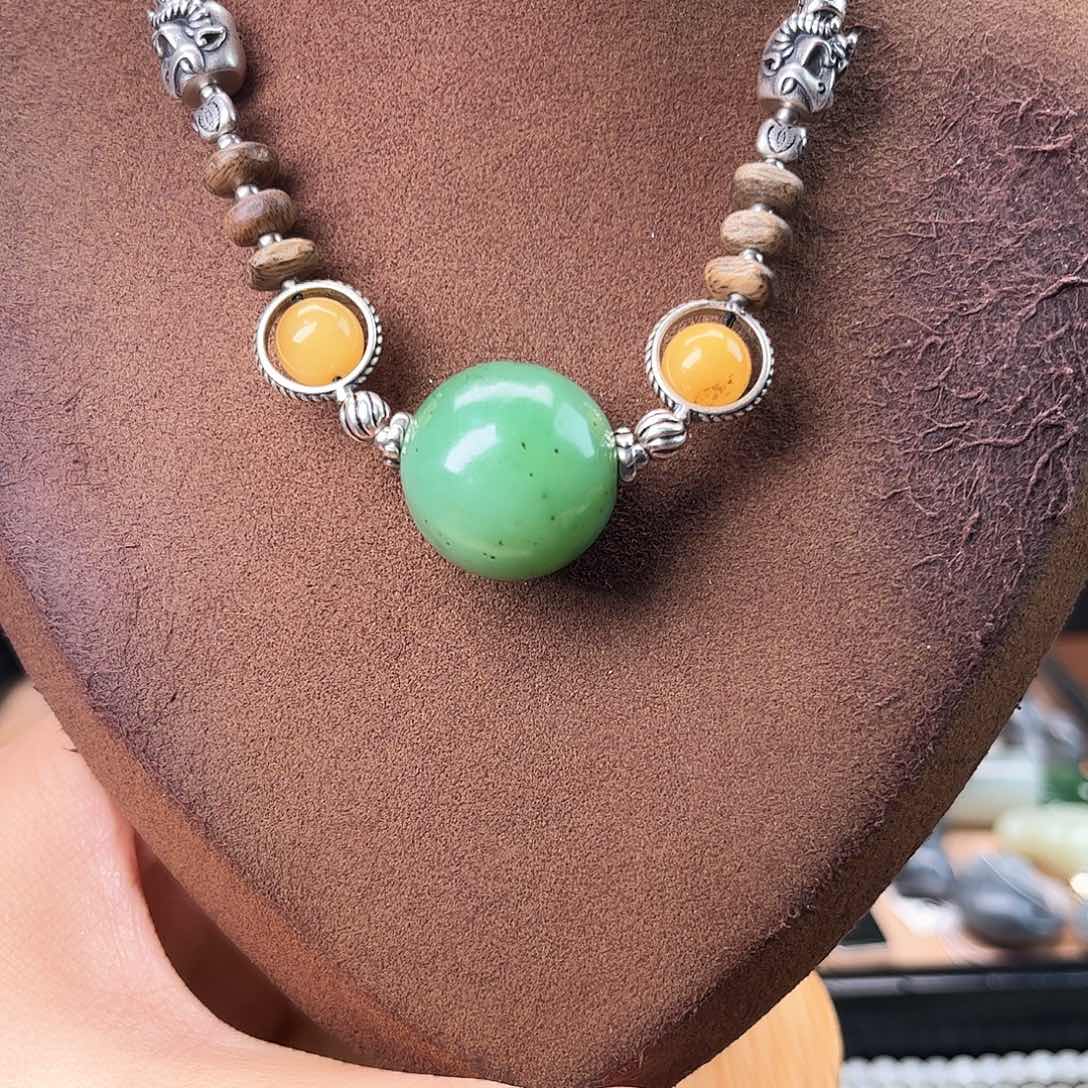 颈饰未镶嵌和田玉