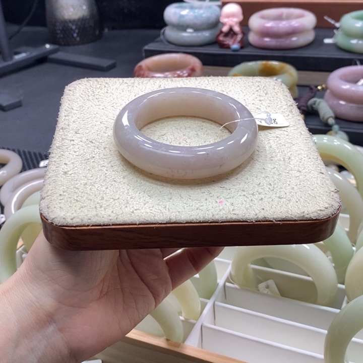 未镶嵌手镯石英岩玉