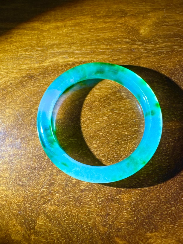 YS0067老田家瑰宝级飘花玉手镯（无礼盒）