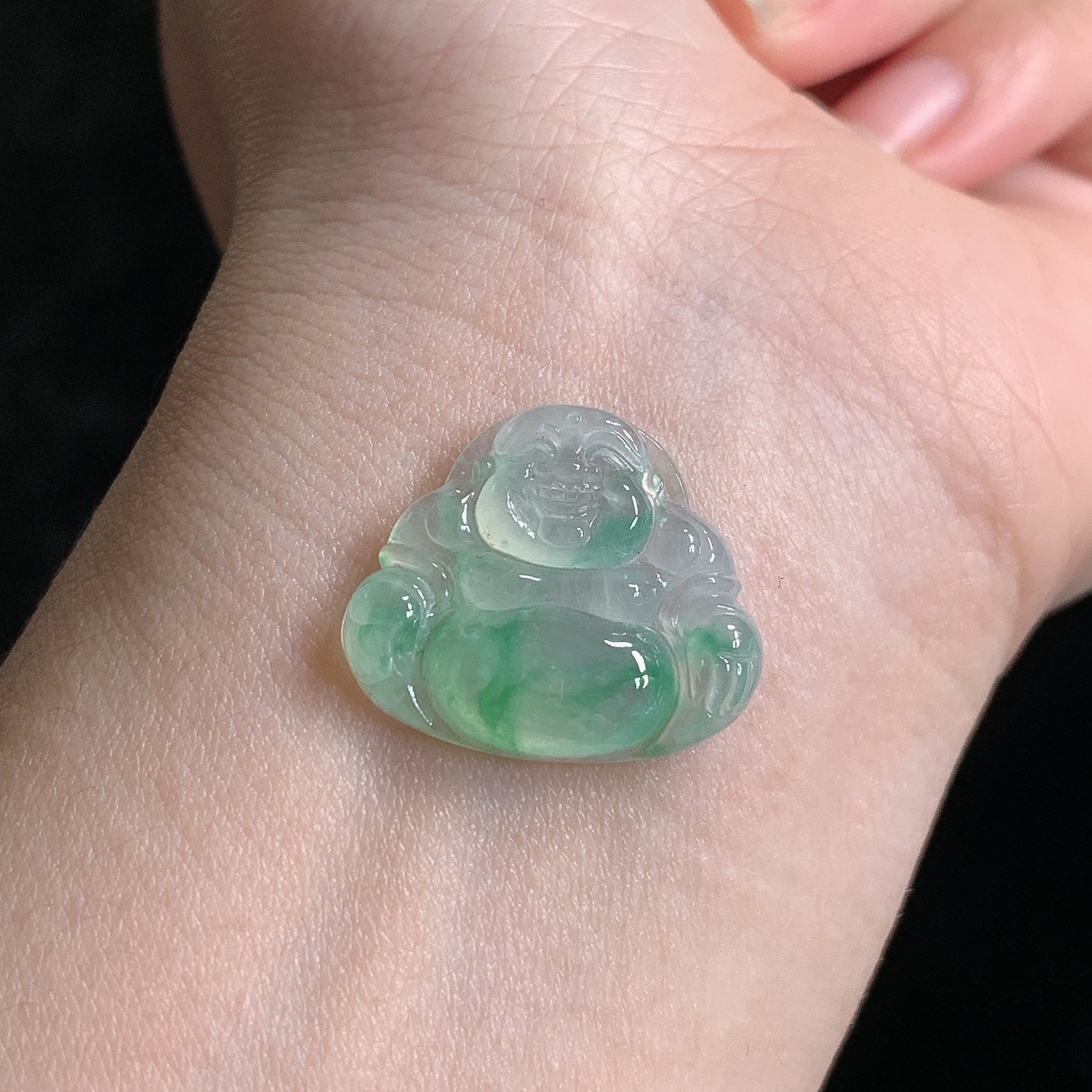 天然缅甸翡翠A货冰种飘绿佛公吊坠，尺寸18.9*21.9*4.5