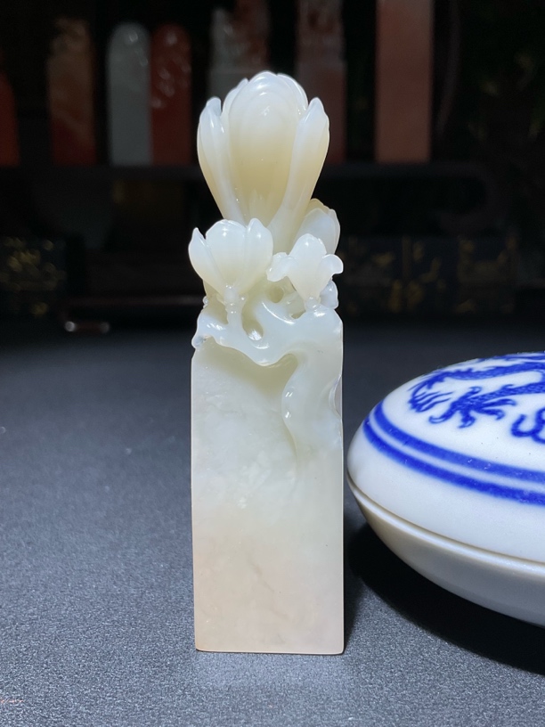 老挝石手工雕刻玉兰花1.8*1.8*6.9cm