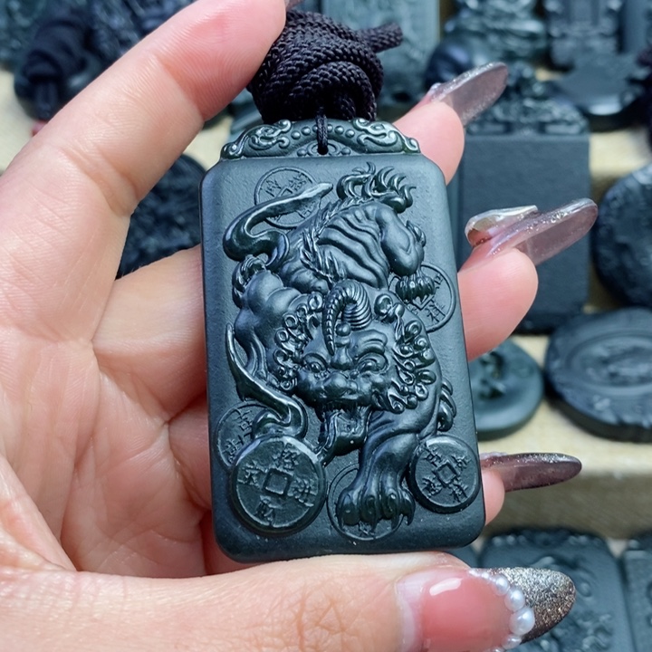 和田玉（青玉）颈饰未镶嵌双面雕刻