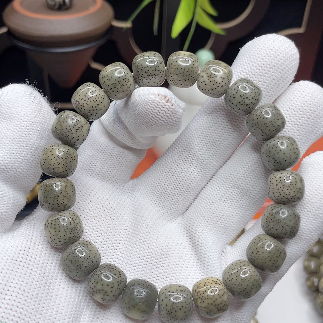 星月菩提吊坠05。11/10菠菜绿满天星侧留白