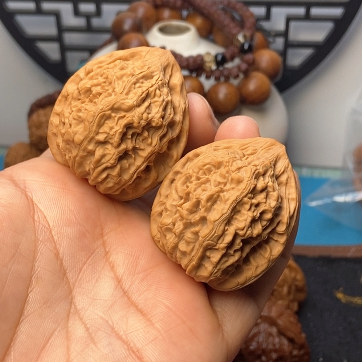 文玩核桃把件牡丹纹