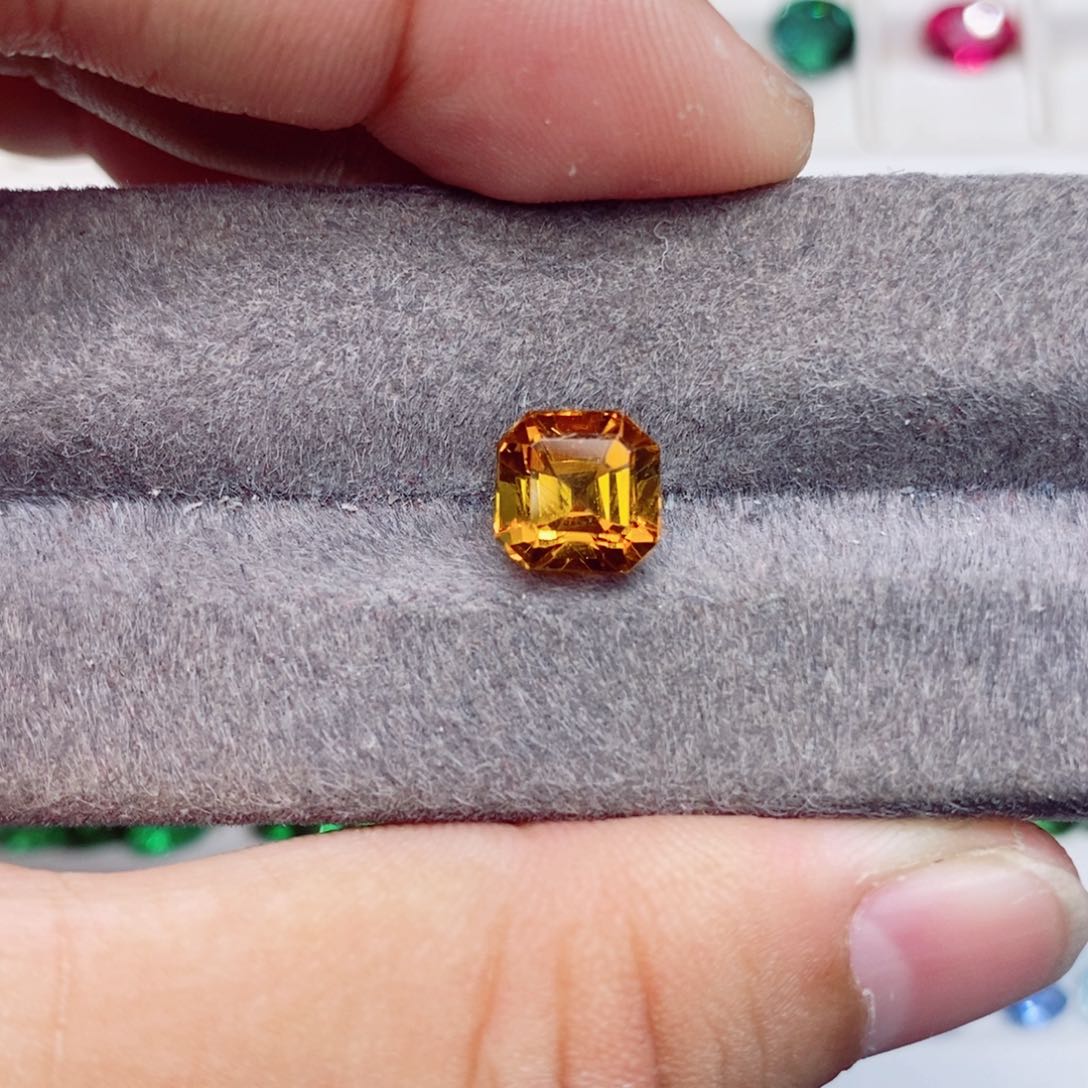 碧玺裸石未镶嵌碧玺3.2克拉