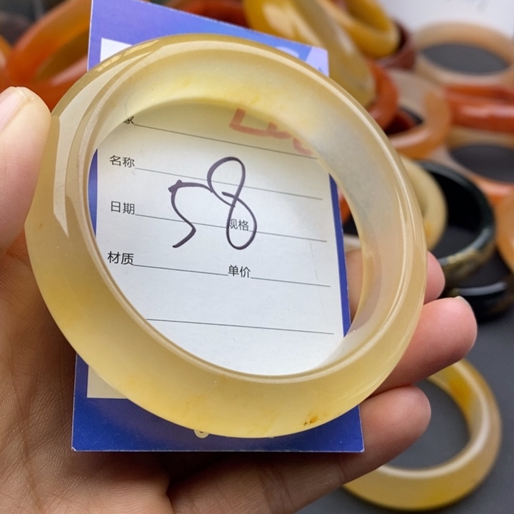 未镶嵌手镯石英质玉