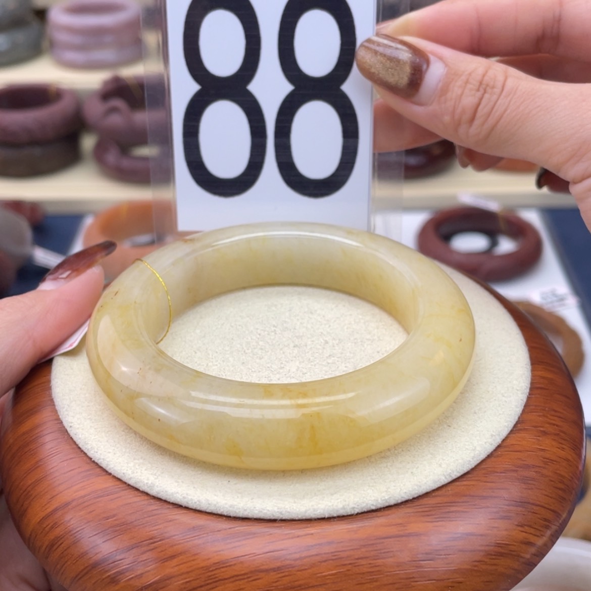 【闪购商品】石英质玉手镯未镶嵌