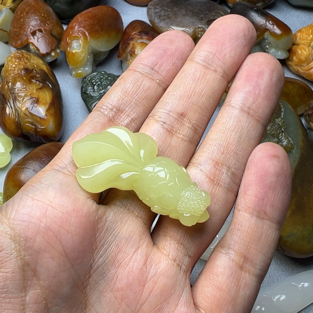 淘***涛未镶嵌和田玉挂件