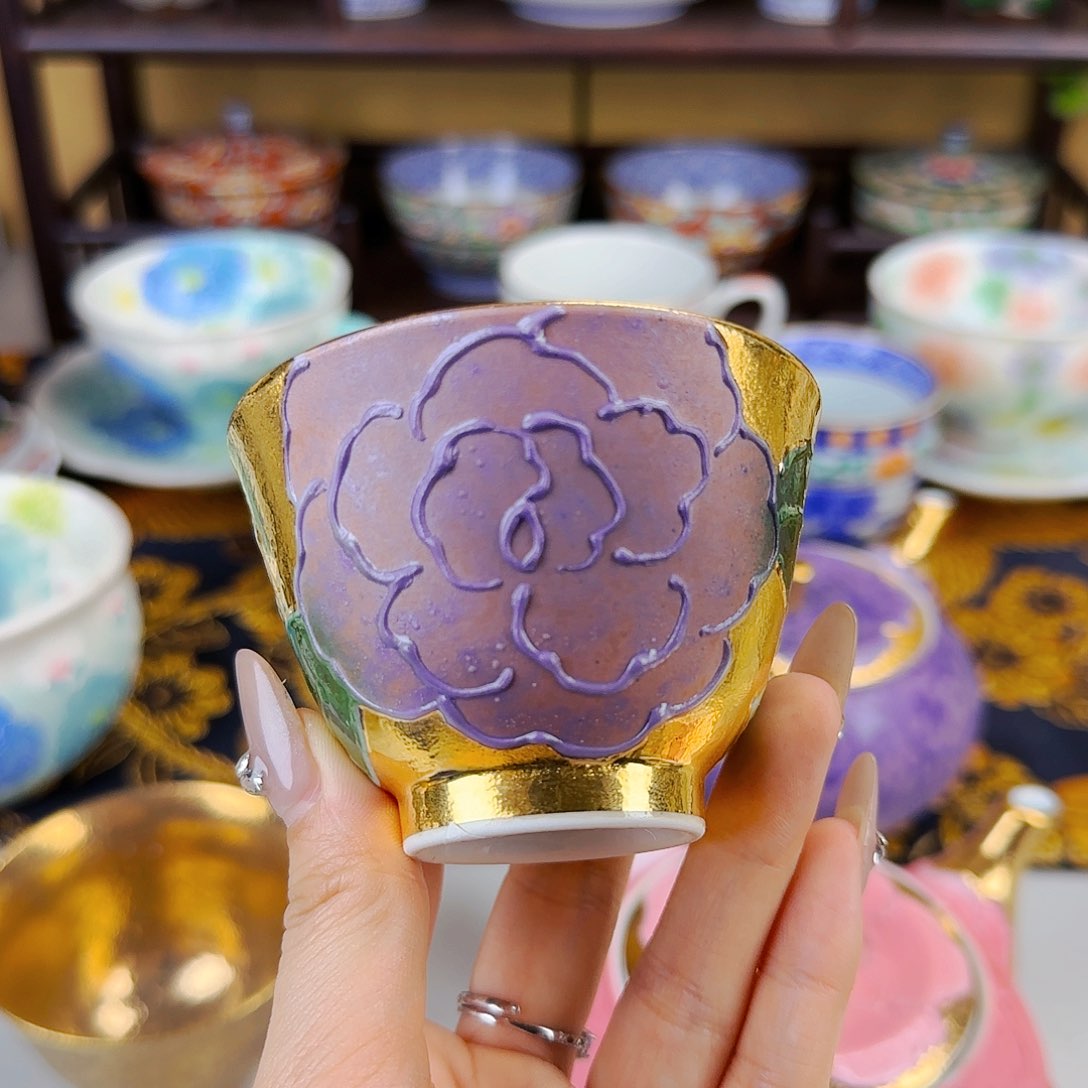 他家茶具瓷器真美！