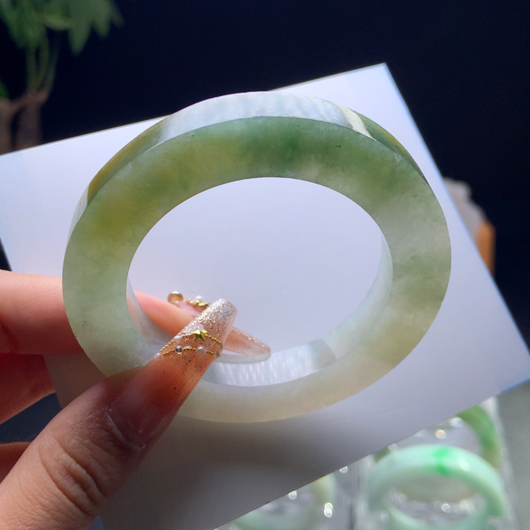 定制翡翠未镶嵌手镯