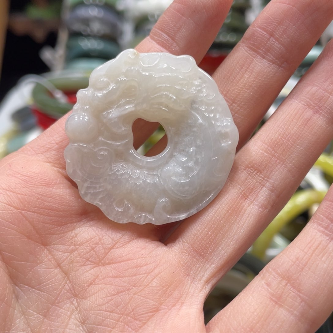 蛇纹石玉颈饰未镶嵌微瑕