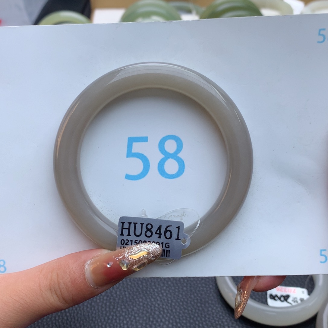 和田玉手镯未镶嵌青****）