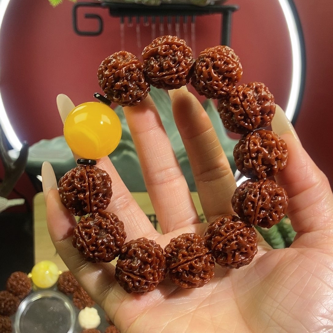 金刚菩提吊坠523黄。               