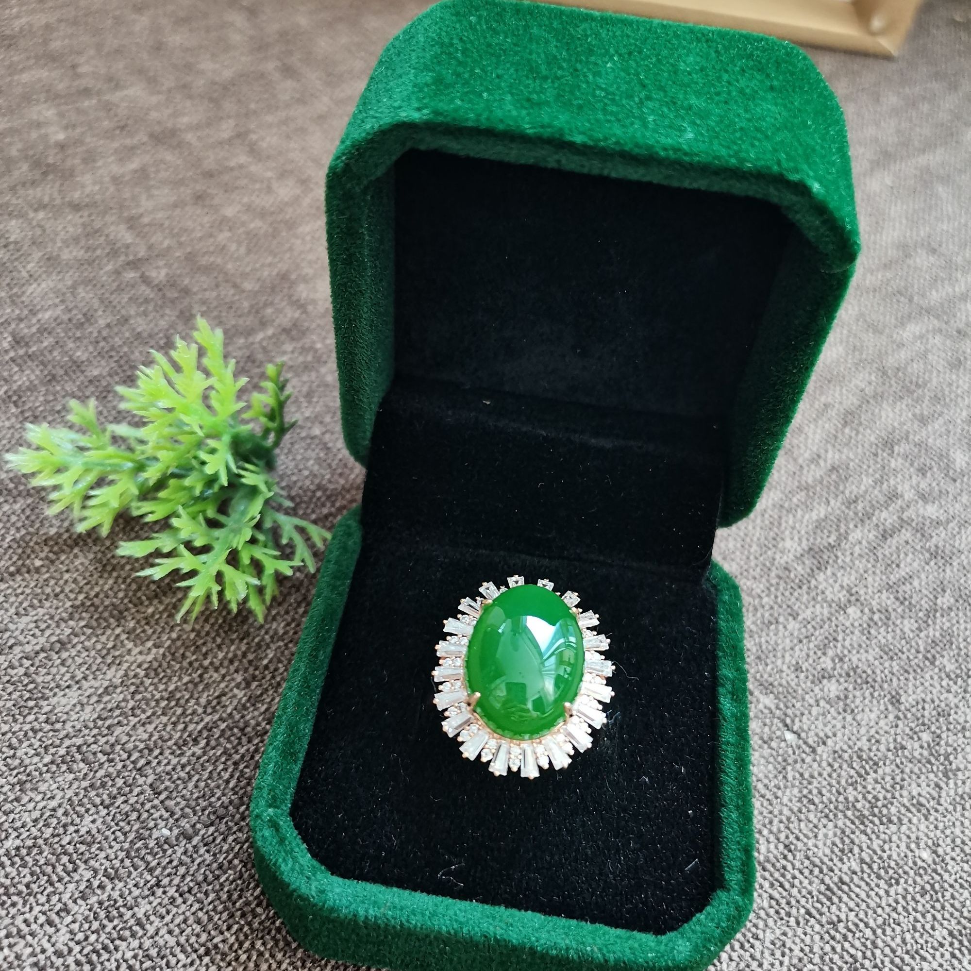 和田玉碧玉蛋面戒指大蛋面大鸽子蛋苹果绿天然俄料18K金镶嵌