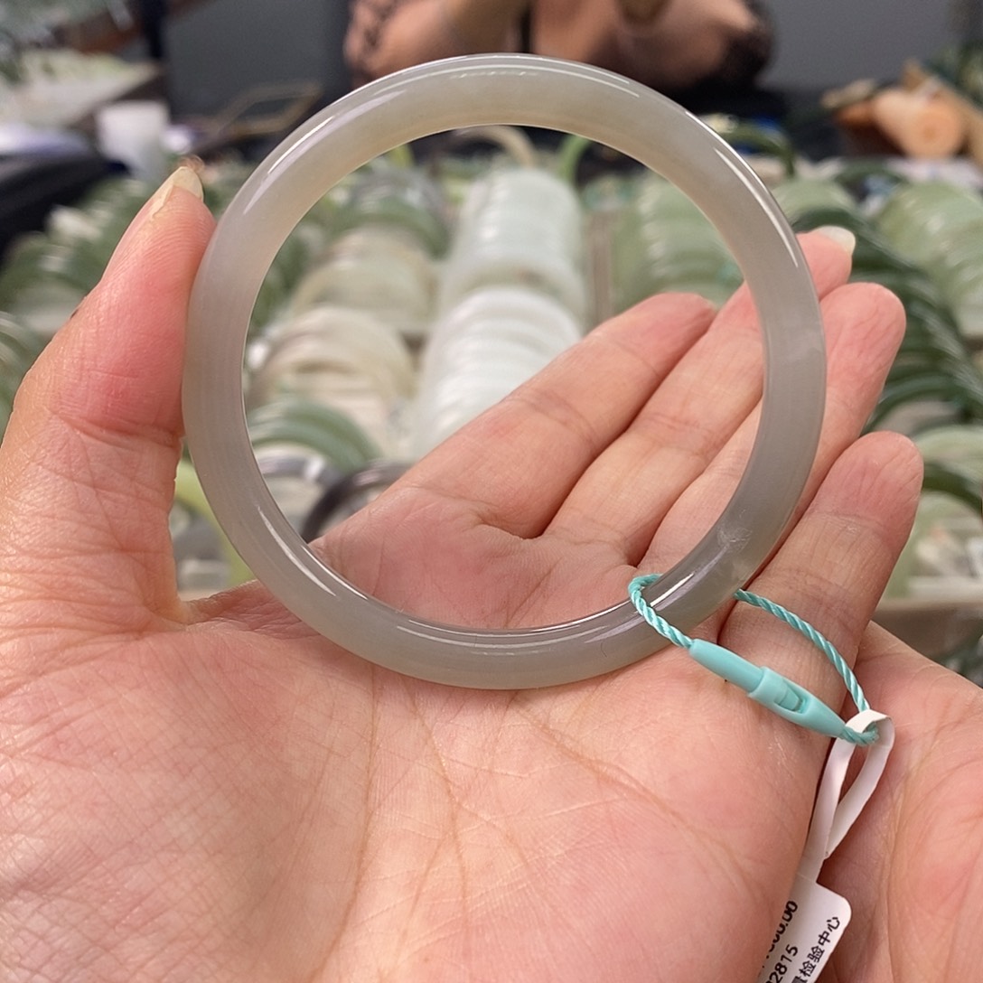 和田玉和田玉手镯55.56微瑕未镶嵌